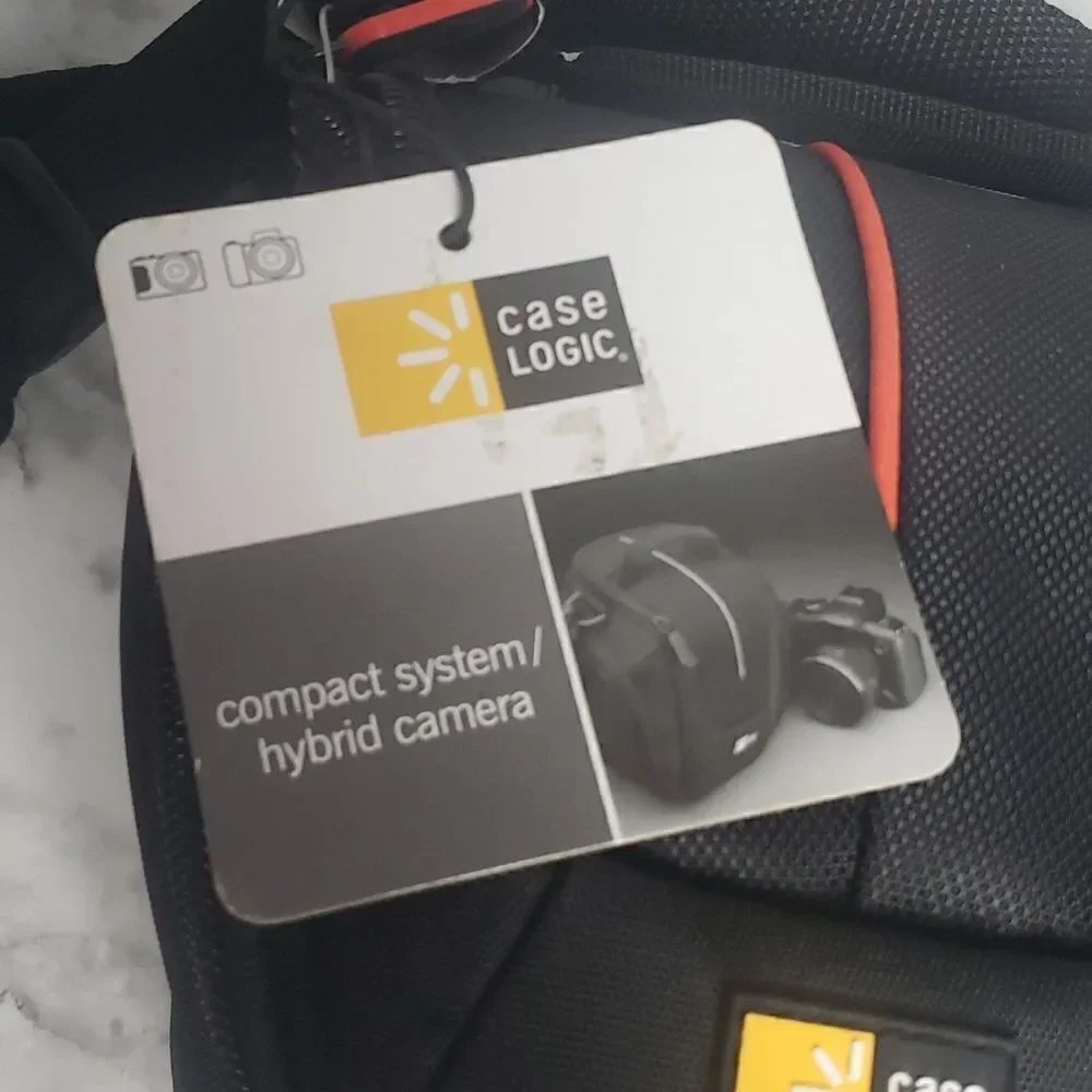 NWT Camera Case by Case Logic‎